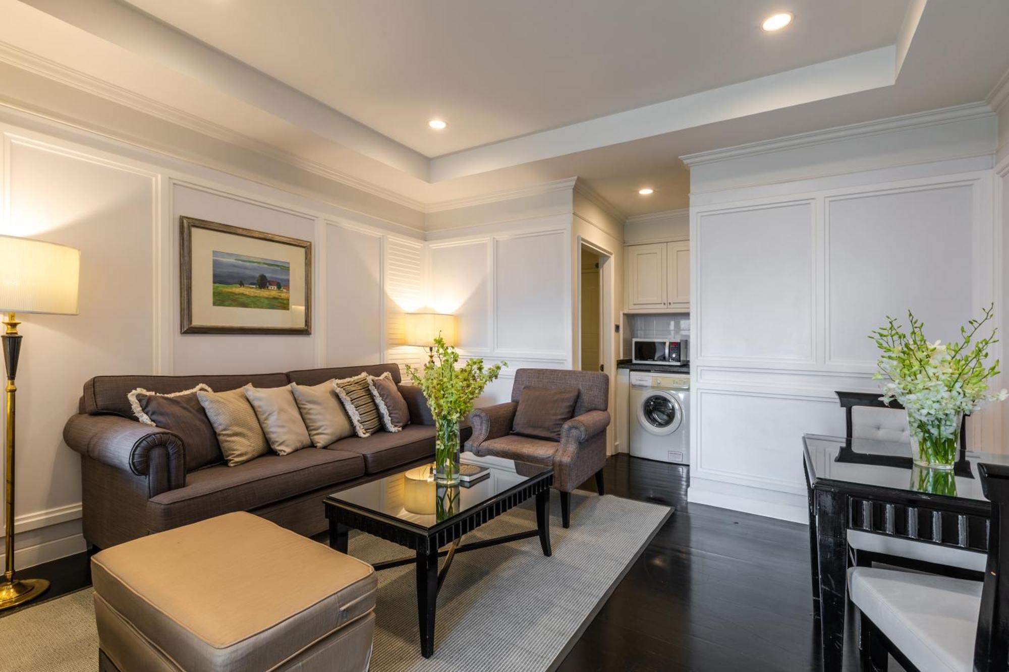 Studio Suite Lounge Access