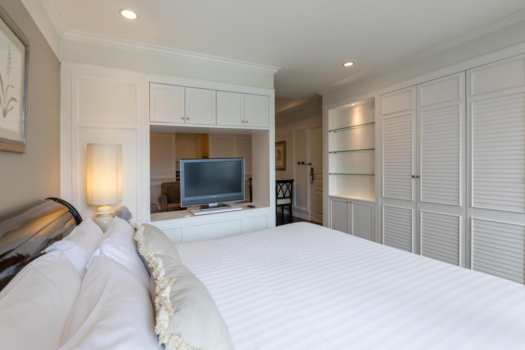 Studio Suite Lounge Access