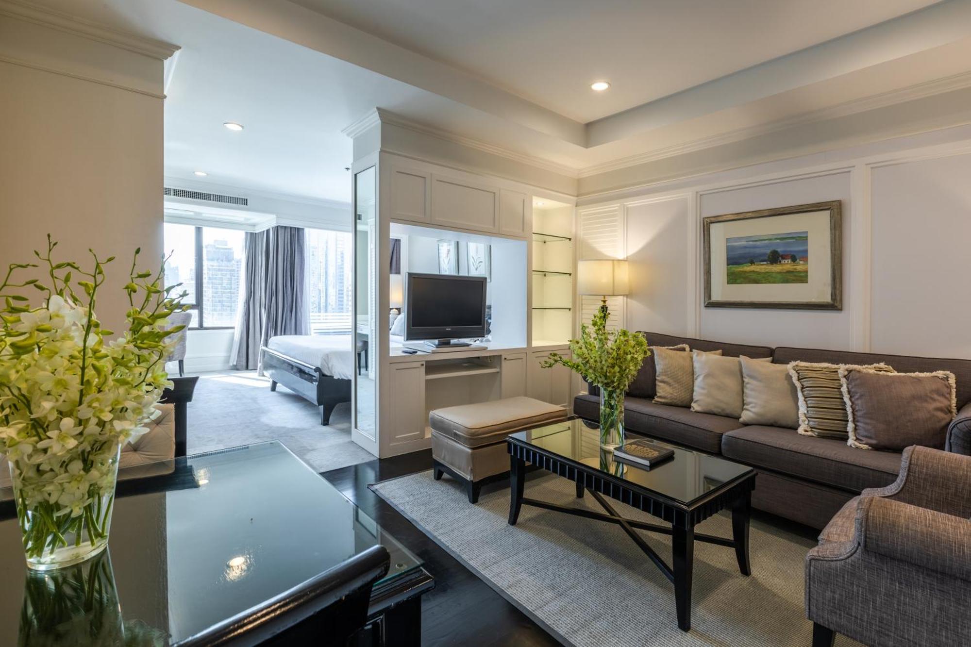 Studio Suite Lounge Access