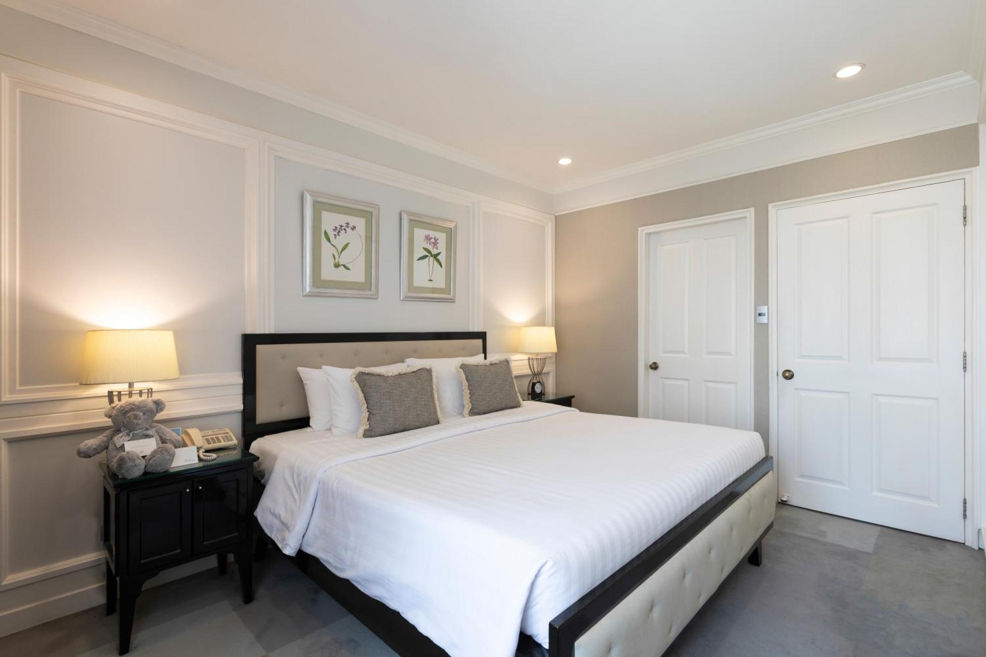 One Bedroom Suite Lounge Access