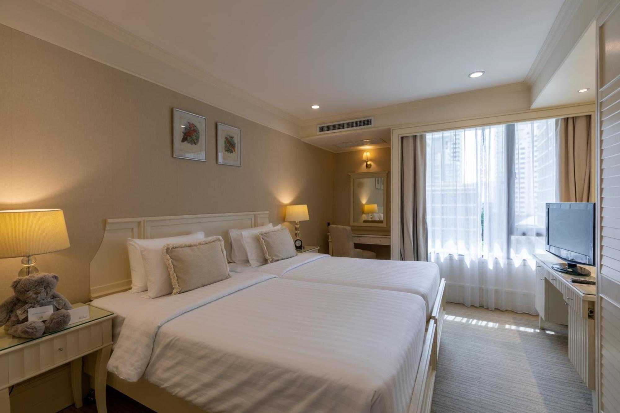 Two Bedroom Suite Lounge Access